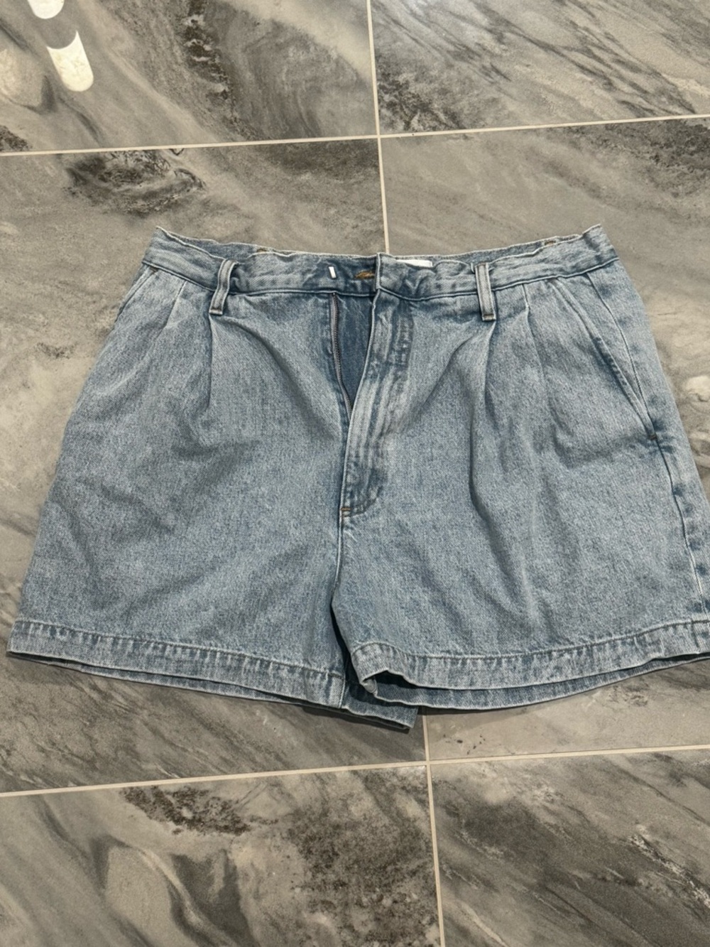 Agolde Becker Shorts - Picture 3 of 4